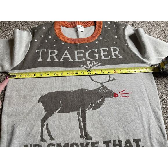 Traeger 2018 Limited Edition Christmas Sweater "I'd Smoke That" size Medium - Picture 7 of 7